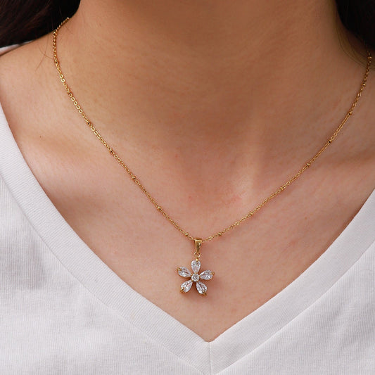 Stainless steel 18k gold-plated white zircon flower pendant necklace