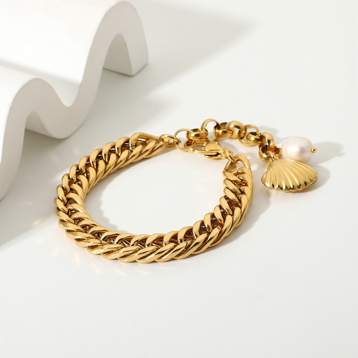 Stainless steel 18k gold-plated pearl bracelet