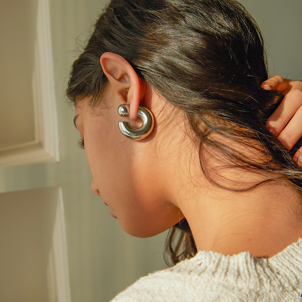 Stainless steel 18k gold-plated front and back C-shaped earrings
