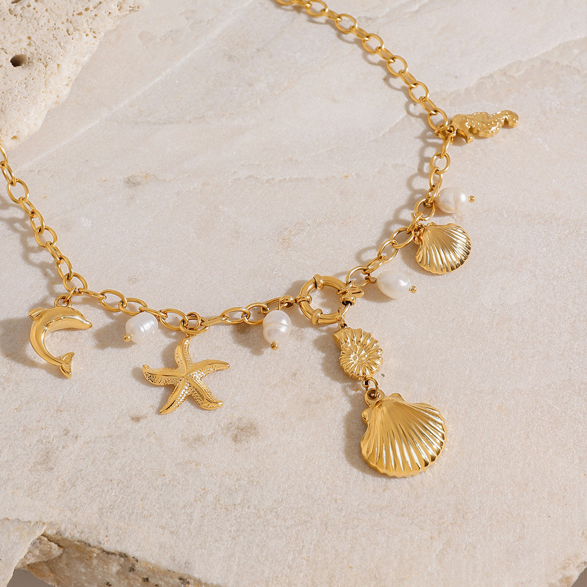 Stainless steel 18k gold-plated shell and pearl pendant necklace