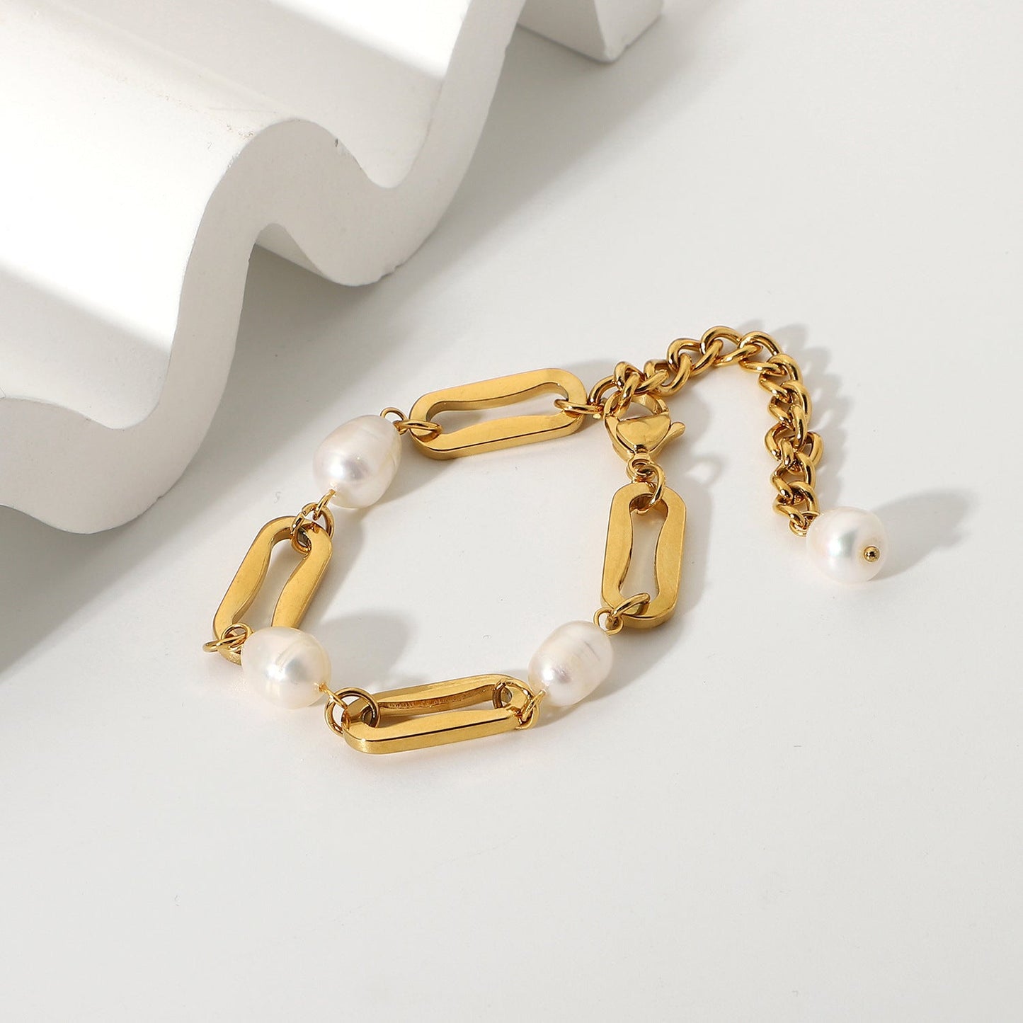 Stainless steel 18k gold-plated pearl bracelet