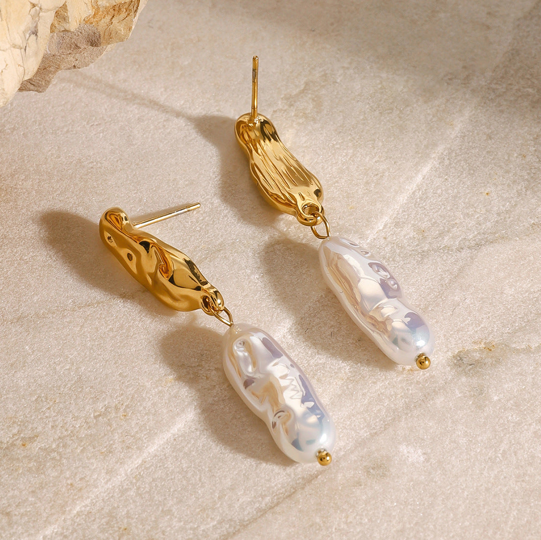 Stainless steel 18k gold-plated pearl earrings