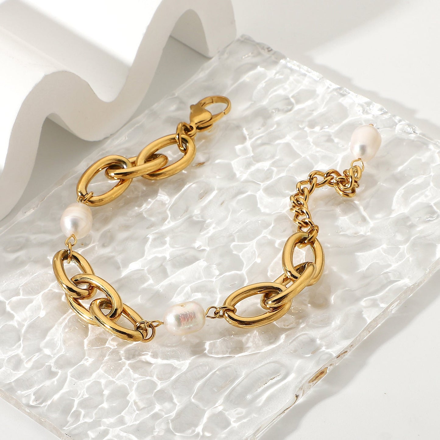 Stainless steel 18k gold-plated pearl bracelet
