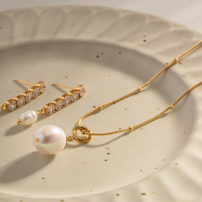 Stainless steel 18k gold-plated pearl pendant necklace